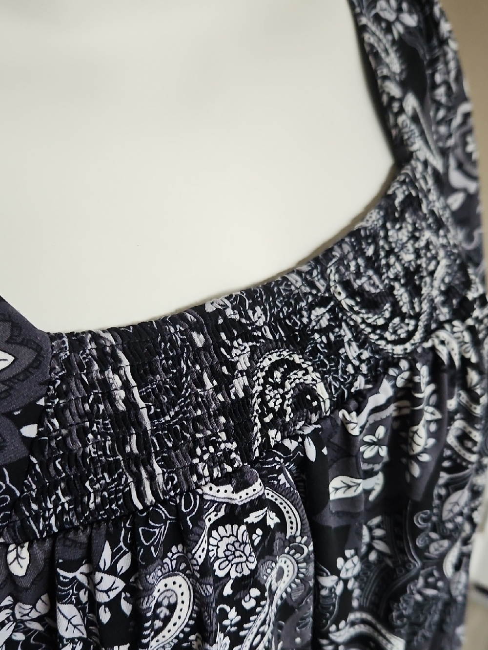 2/$5 APT 9 Paisly Smocked Flowy Sleeve Blouse Size L - Black - Picture 5 of 9